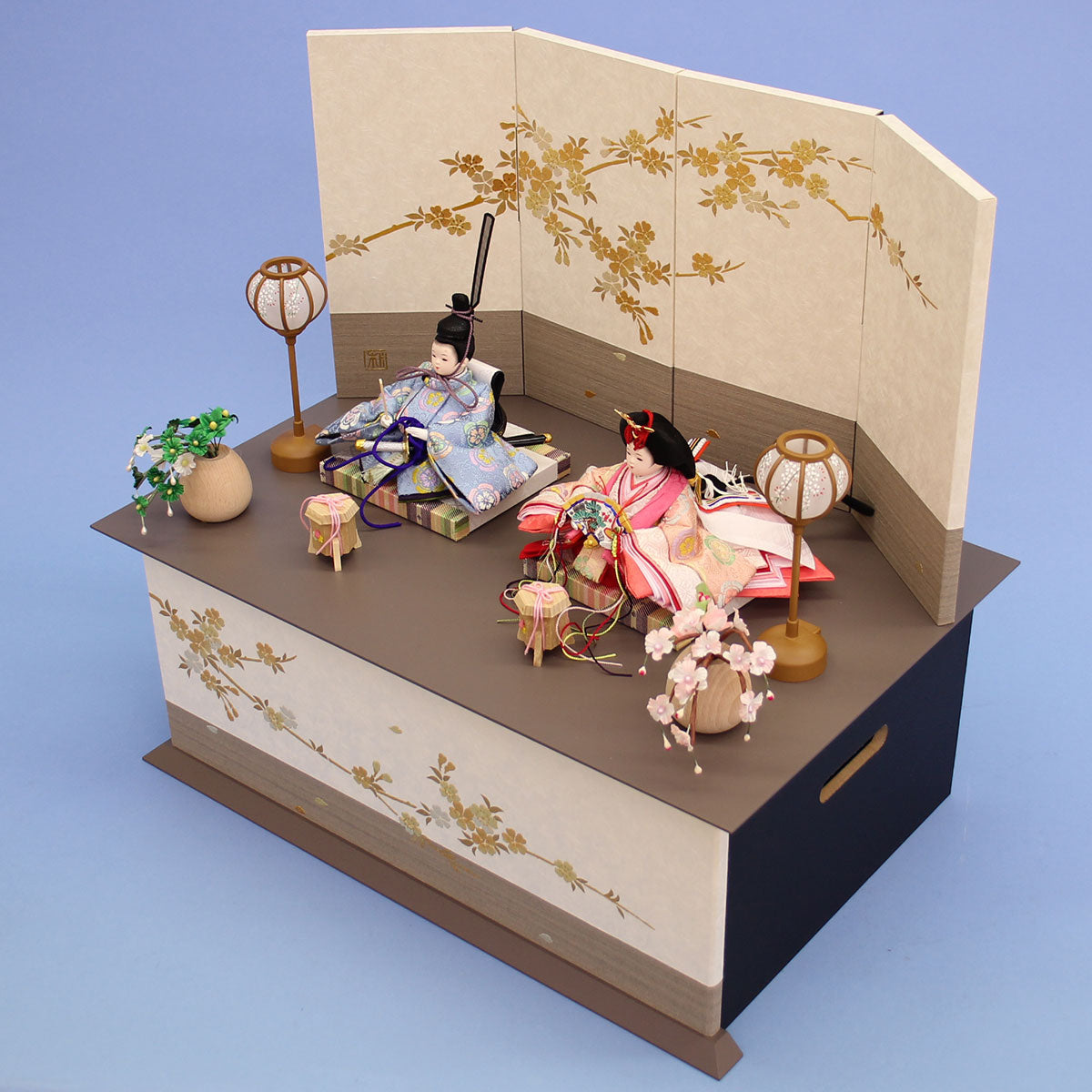 雛人形収納飾り 幅45cm 正絹まめびな 夢桜グレー – 寿鳳人形の東芸