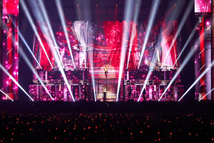 東方神起、ソウルアンコールコンサートで2万人を熱狂の渦に！トップ