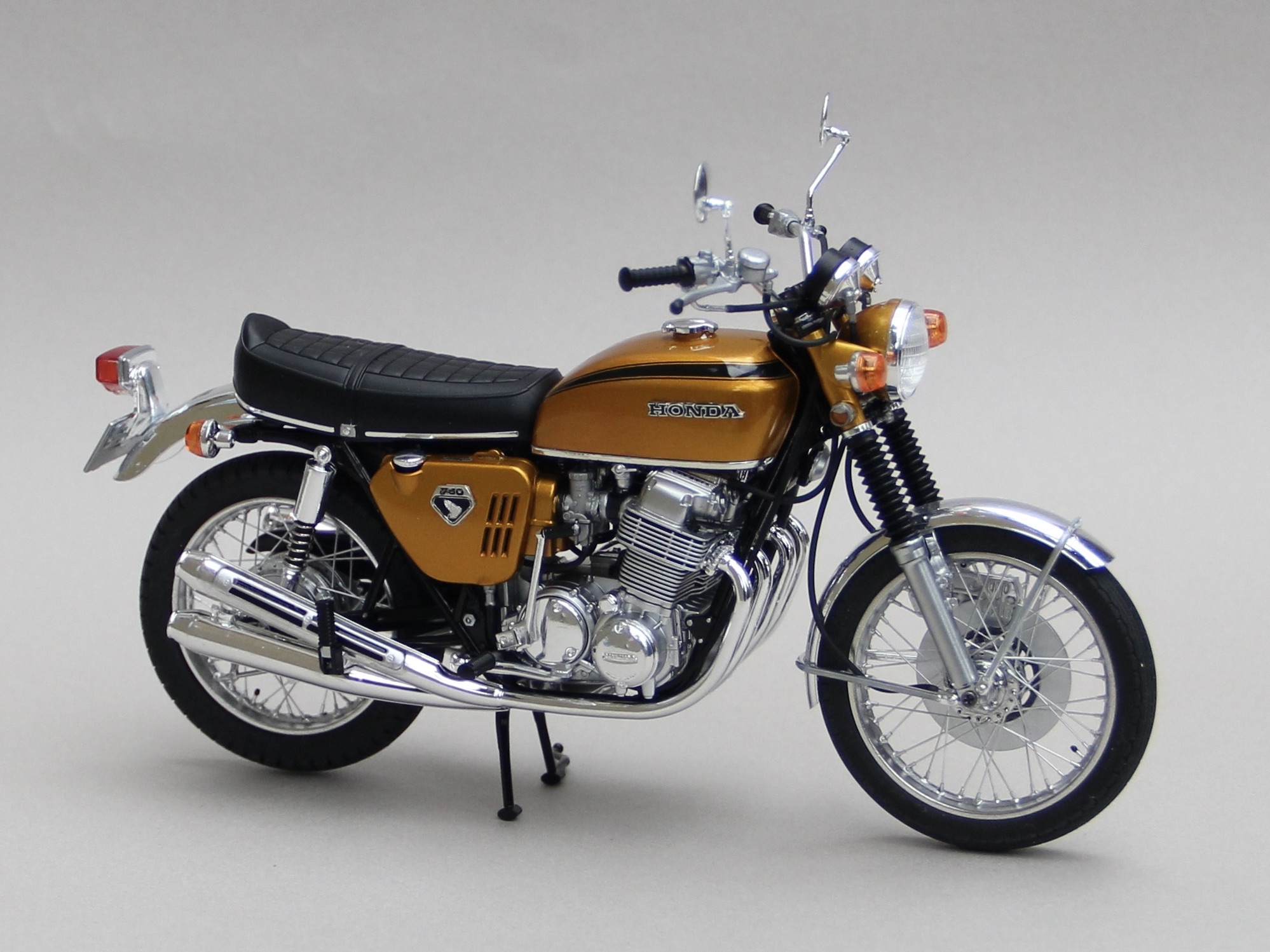 アオシマ 1/12 ホンダ ドリームCB750FOUR – 模型製作 かえる工房
