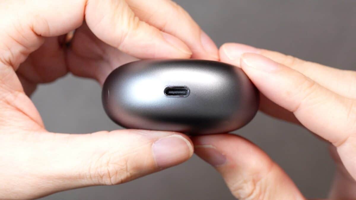 機能性・音質・装着感、すべてが最強のイヤーカフ型ワイヤレスイヤホン