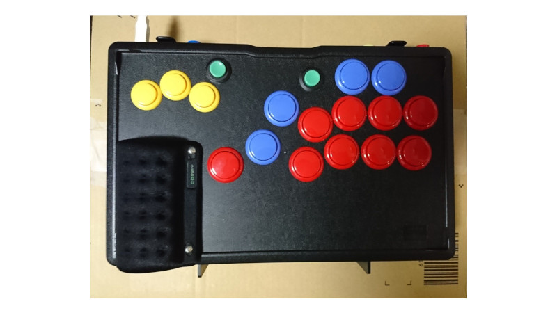 移動もボタンで操作する「レバーレスコントローラー」とは。使用する