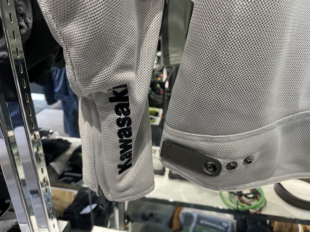 暑い夏のツーリングも快適に！クシタニコラボ「メッシュジャケット」の