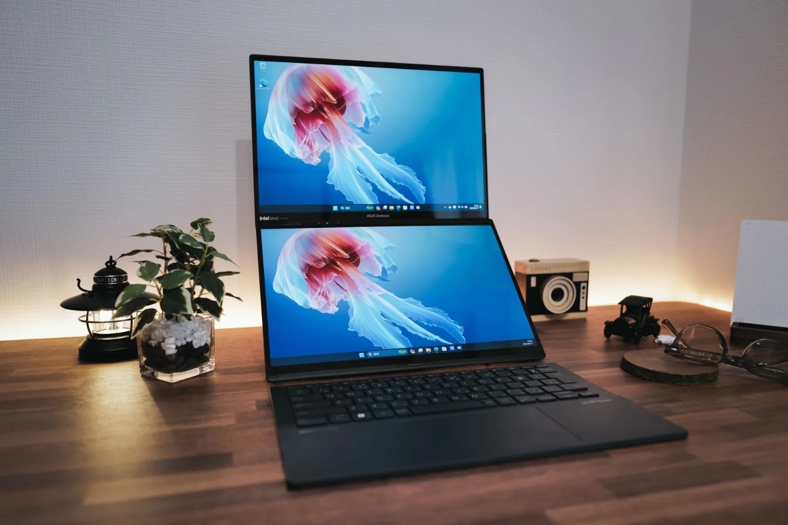ASUS Zenbook DUO UX8406MA レビュー。 ノートパソコンなのに画面が2つ