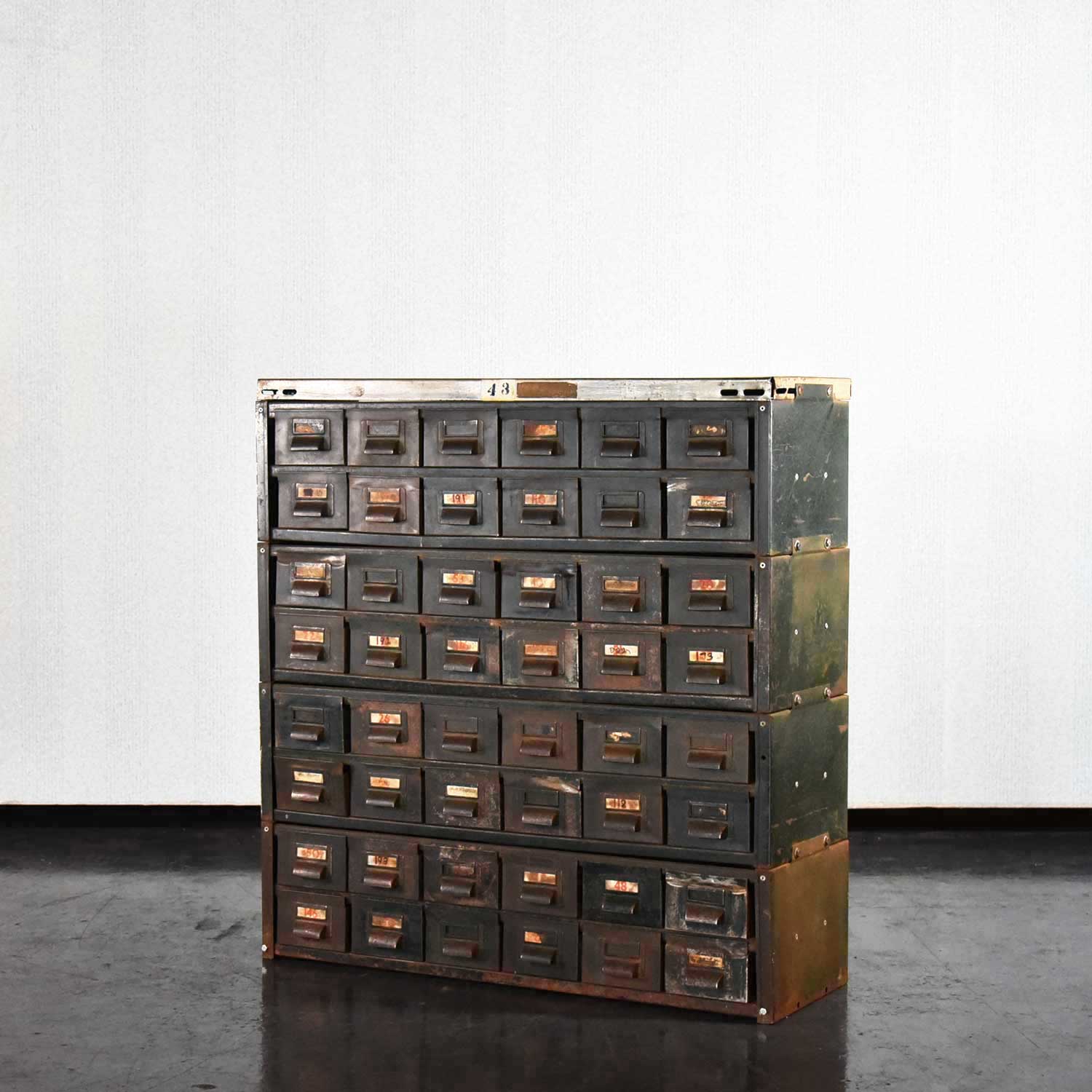 インダストリアル キャビネット .FU-142A – 神戸アンティークウェアハウス