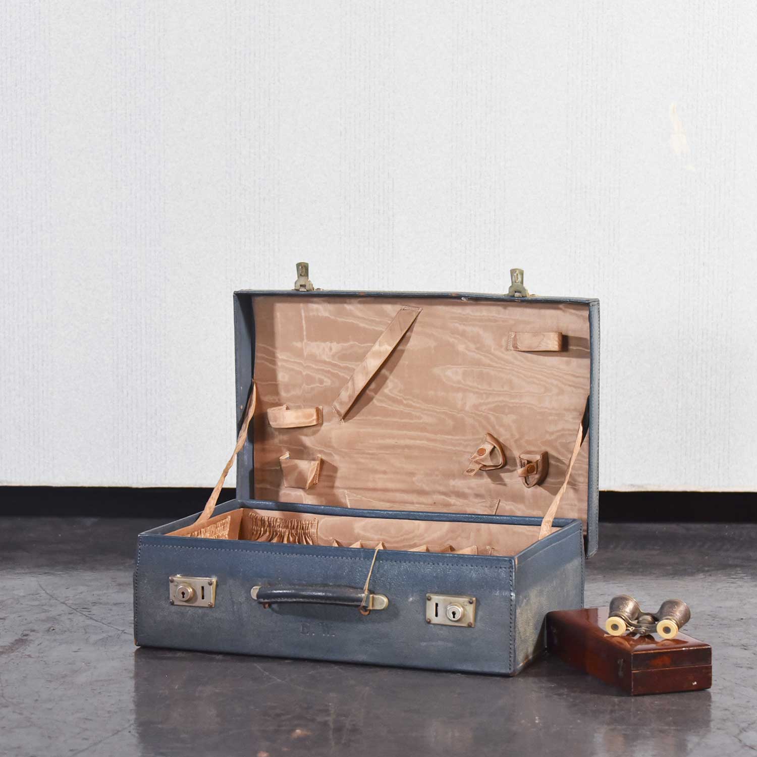 イギリス ヴィンテージ レザー トランクケース スーツケース .TR-119E