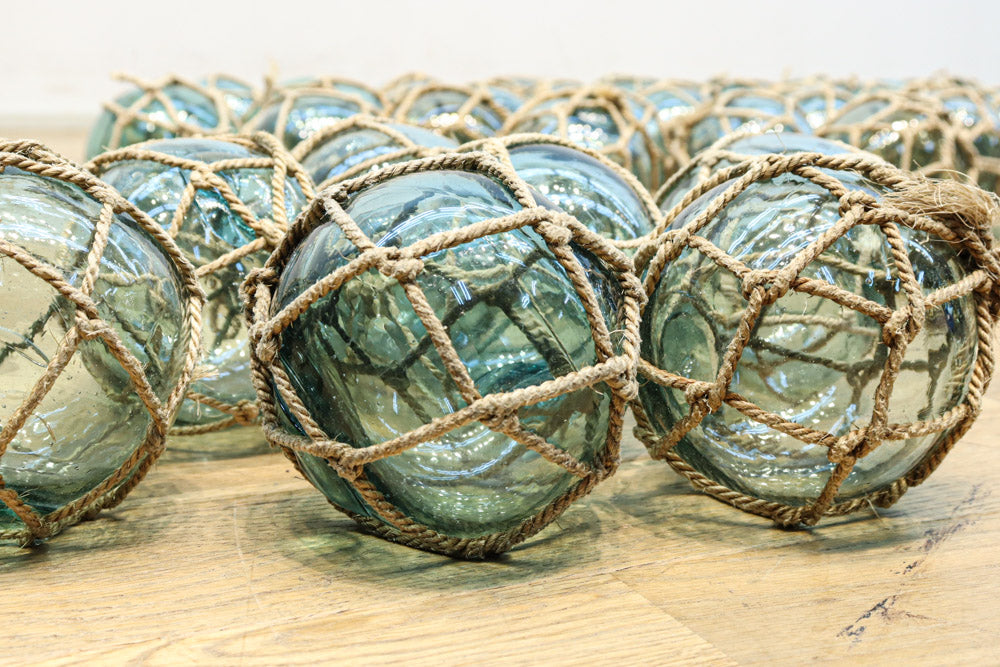 淡いグリーンの色味が可愛らしい紐付きの浮き玉 DC6135 在庫4個 – 古福