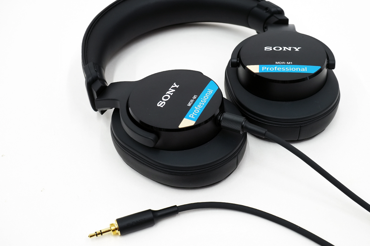 クリエイター向け密閉型モニターヘッドホン「MDR-M1」レビュー。肉厚の
