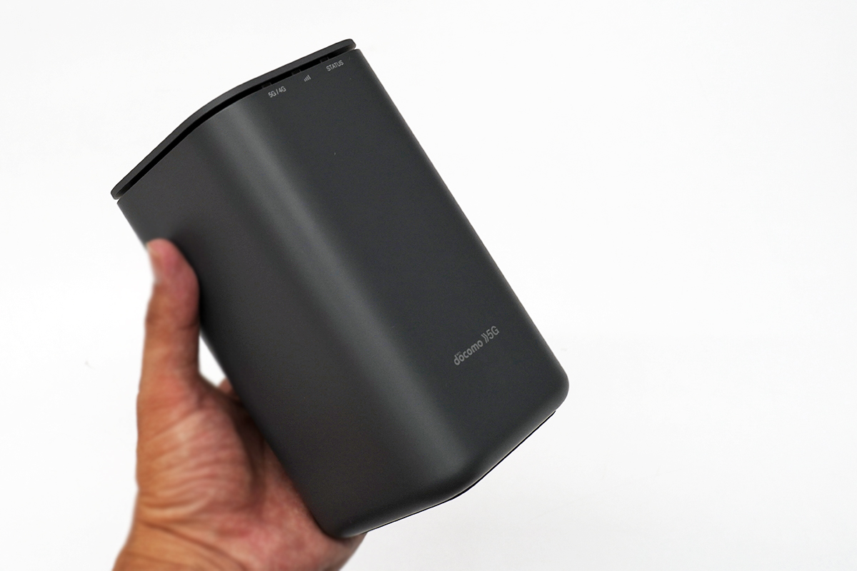 NTTドコモの新型ホームルーター「home 5G HR02」が、2023年3月7日(火