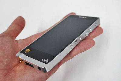 所有欲を満たしてくれるウォークマン「NW-ZX1」、まずは開けて外観