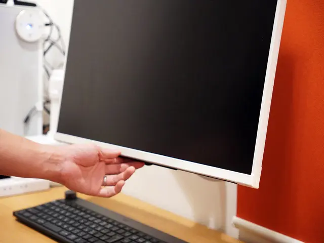 大画面タッチモニターで快適な直感操作＆ディスプレイ縁を白くする小技