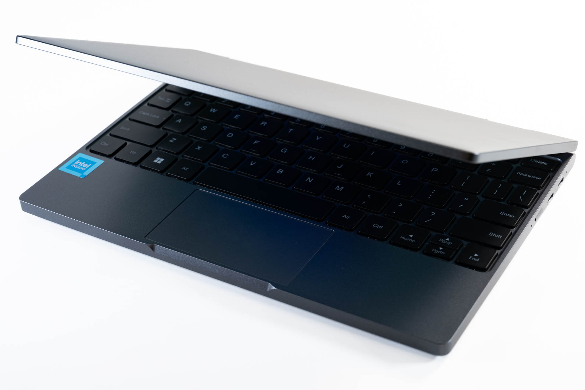 性能には文句なし、雑に使える小さいノートPC「CHUWI MiniBook X N100