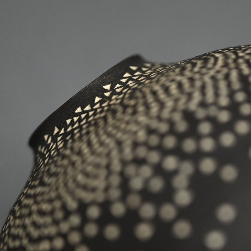 Black Vase ー北村純子 「花入」 / 北村純子 – Kura Monzen Gallery