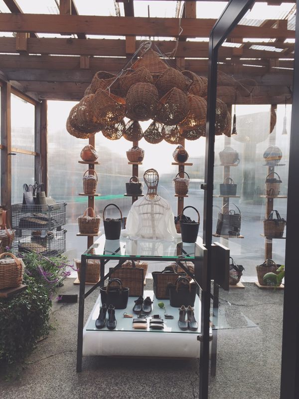 大人に似合う「ebagos（エバゴス）」のワンストラップシューズ