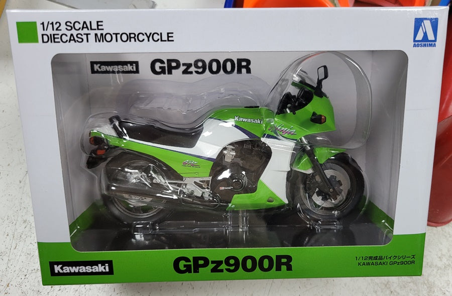 Kawasaki GPZ900R NINJA (green) AOSHIMA 1/12 109205 – LACORUN SELECT