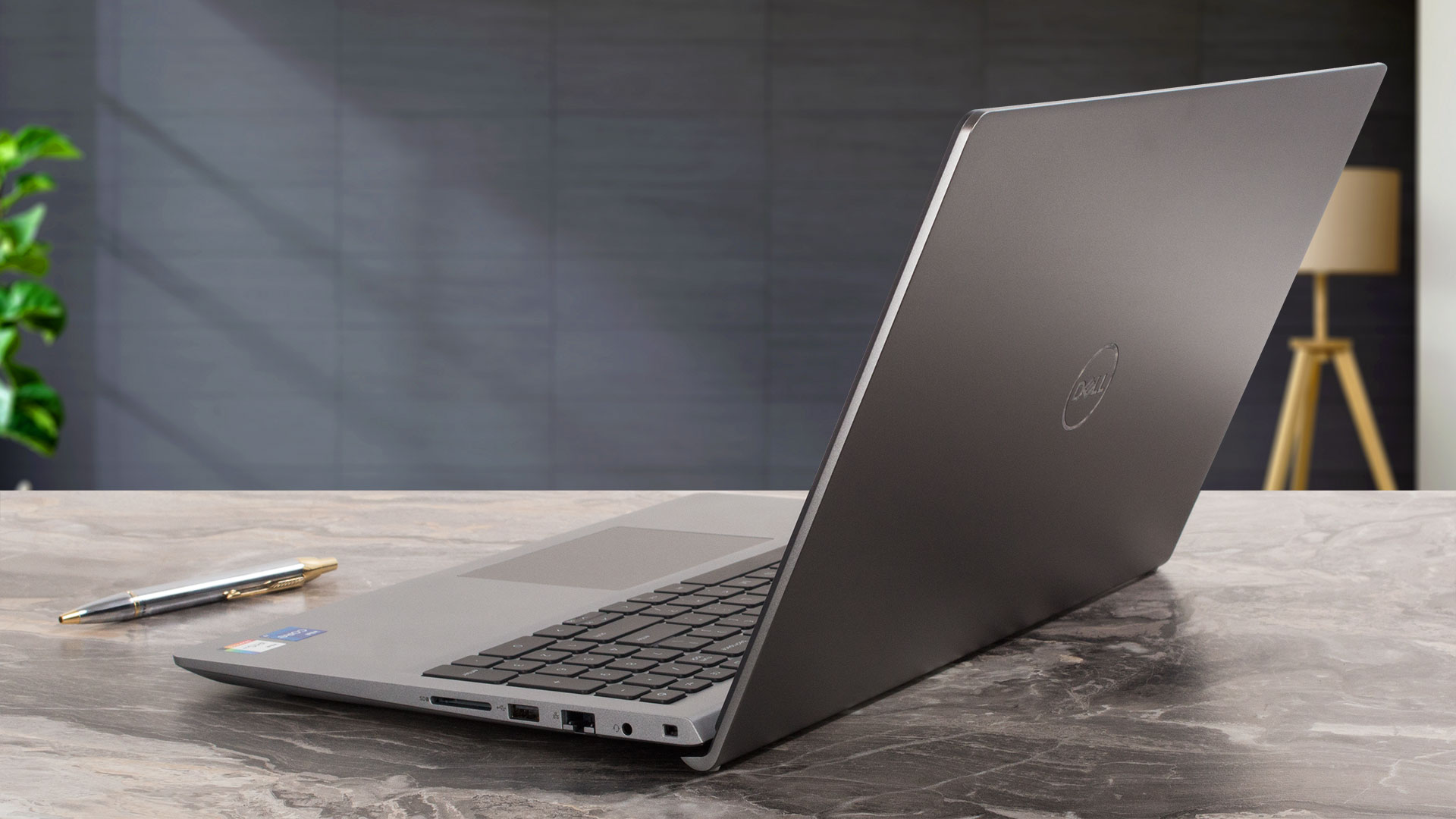 Dell Vostro 15 3530 review - this laptop needs better cooling ASAP