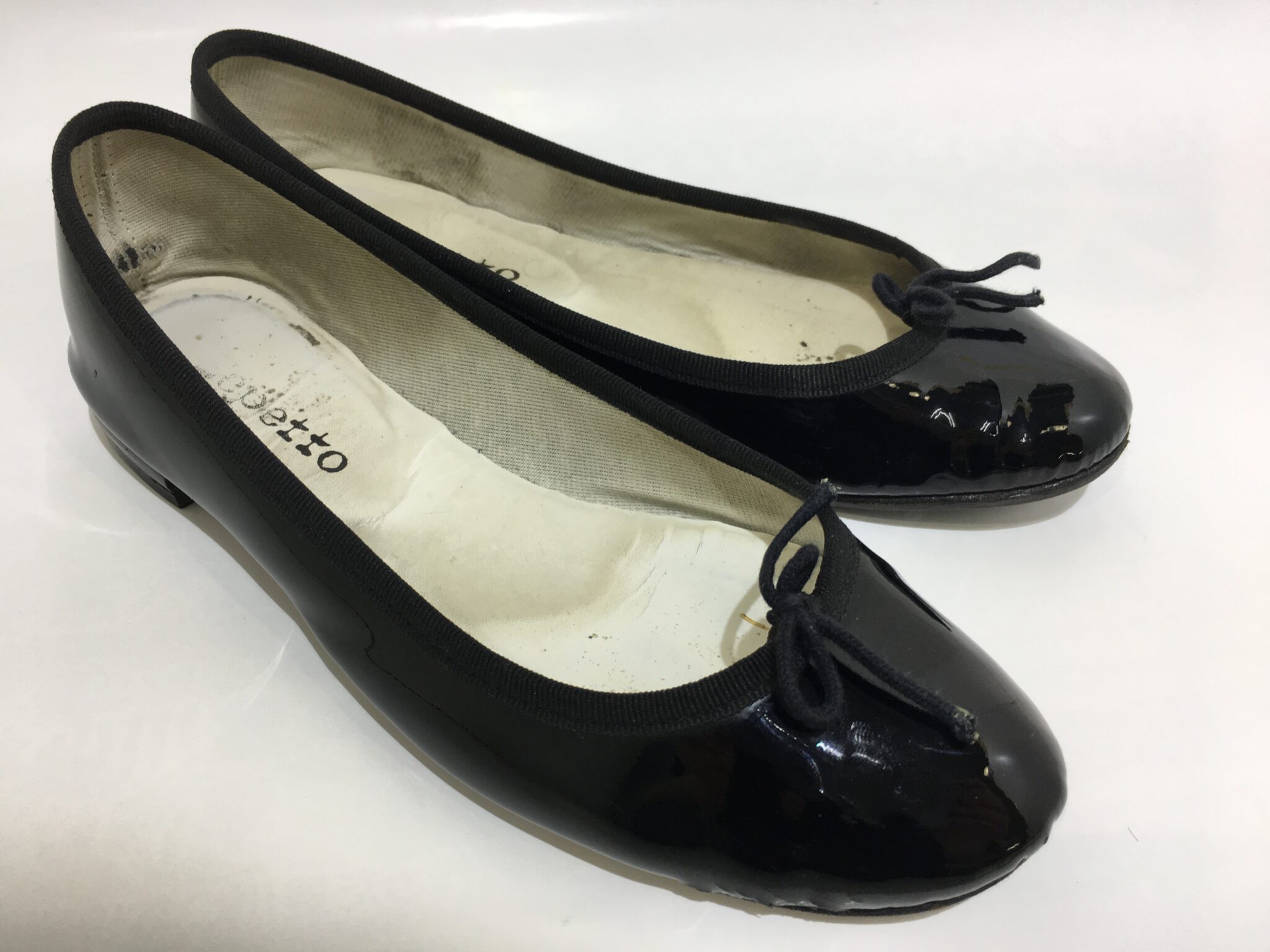 レペットエナメル靴修理 膜の擦れ傷ひび割れをリペアできるお店