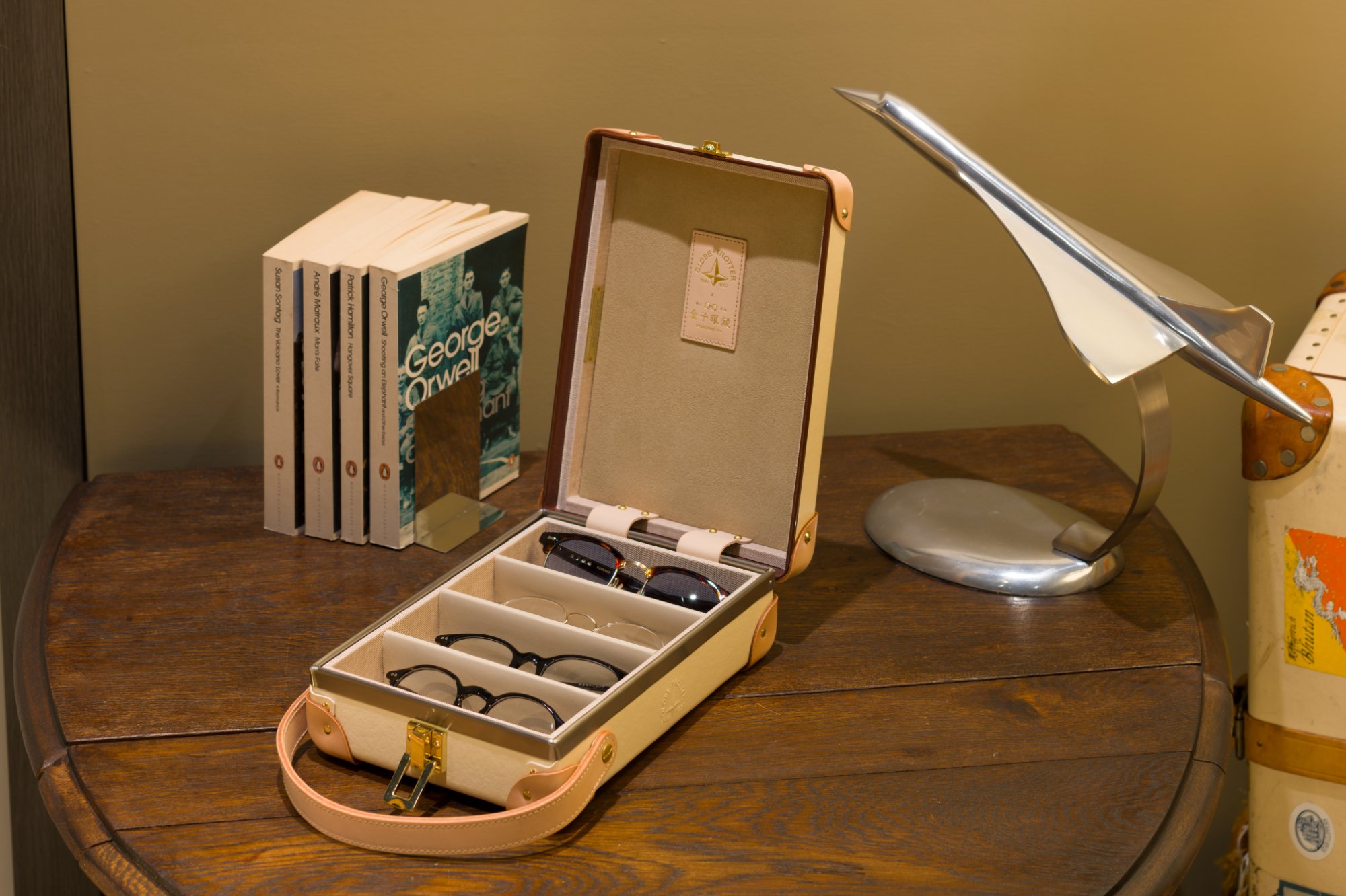 グローブ・トロッター x 金子眼鏡 メガネケース | News | Life,Fashion