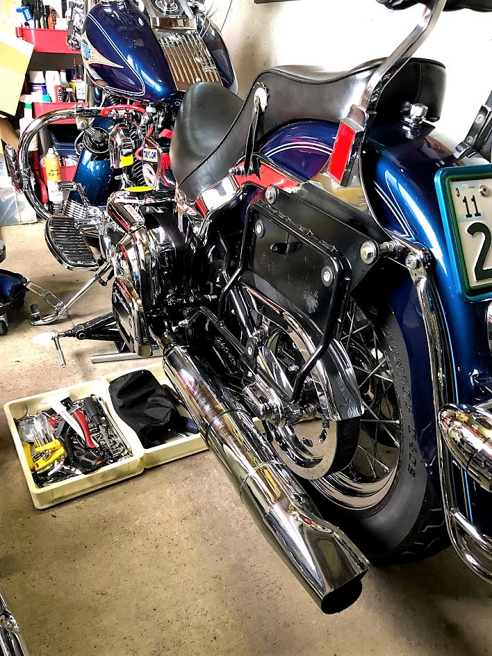 左右2本出しエキパイ＆フィッシュテールサイレンサーを取り外した