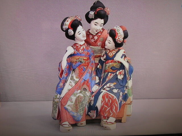 博多人形「三人舞妓」(小島与一の代表作) : 正見行脚