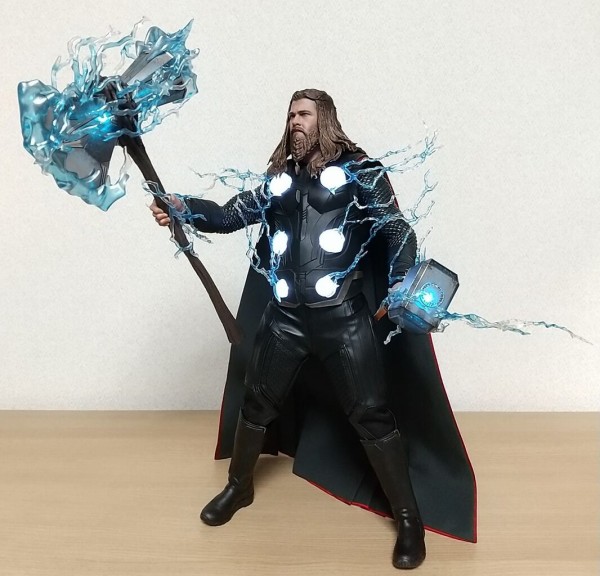 ブラックライトなどで光る雷エフェクトパーツてんこ盛り】ムービー