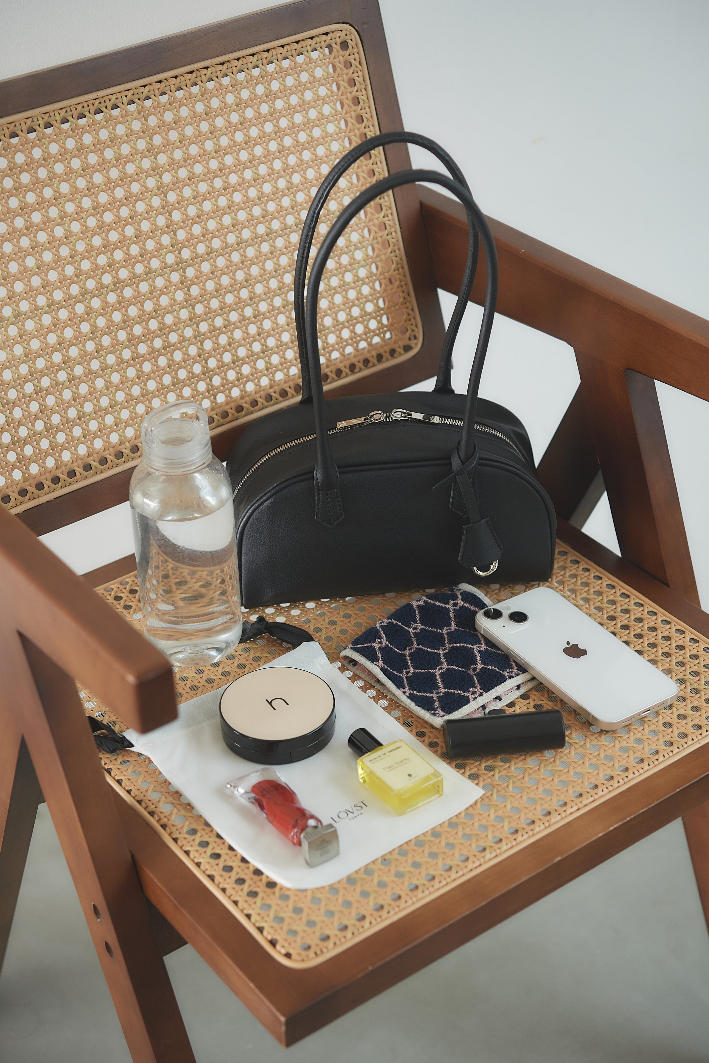 国産アップルレザー製「Apple Half-moon Boston Bag」| LOVST TOKYO