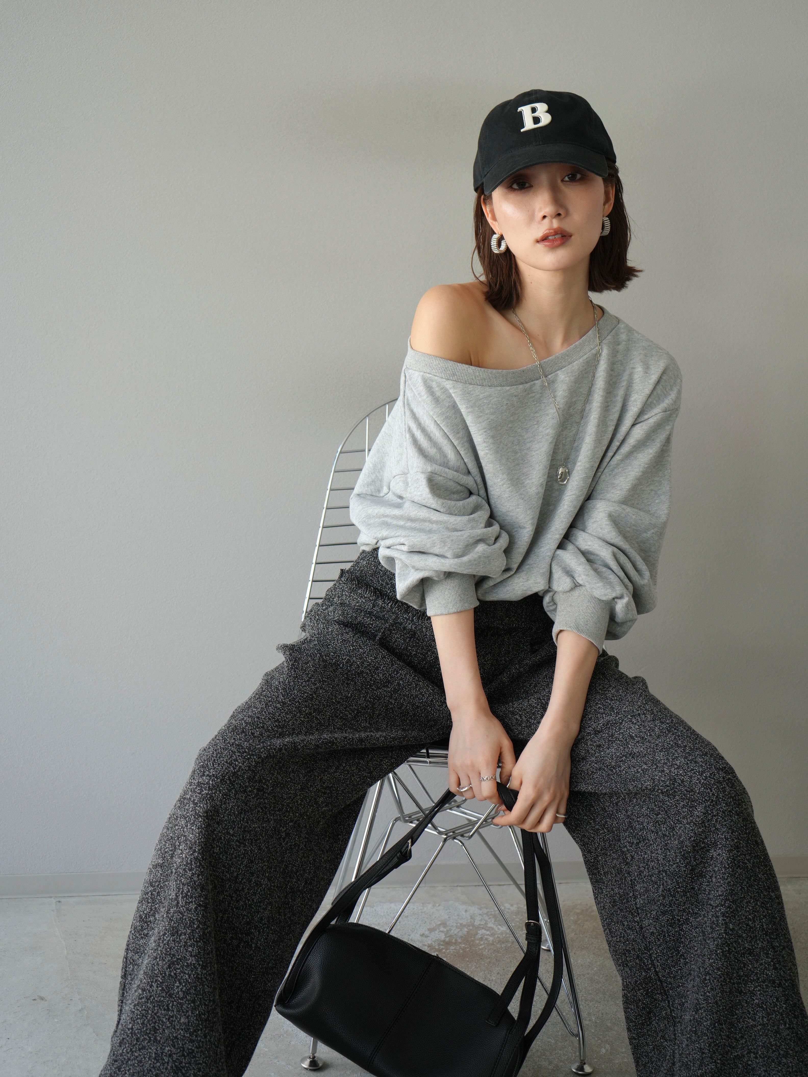 予約]オフショルスウェットプルオーバー/杢グレー – Lumier