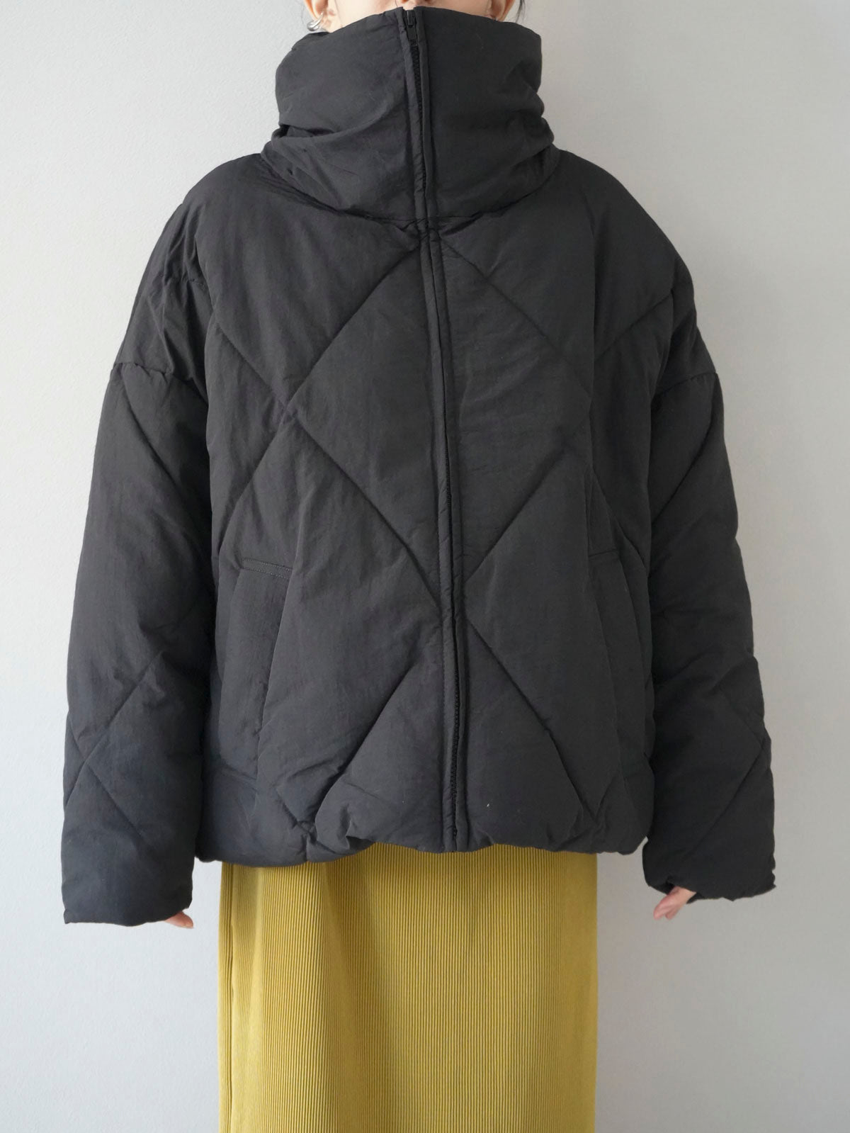 予約]ハイネックダイヤキルト中綿ダウンジャケット/ブラック – Lumier