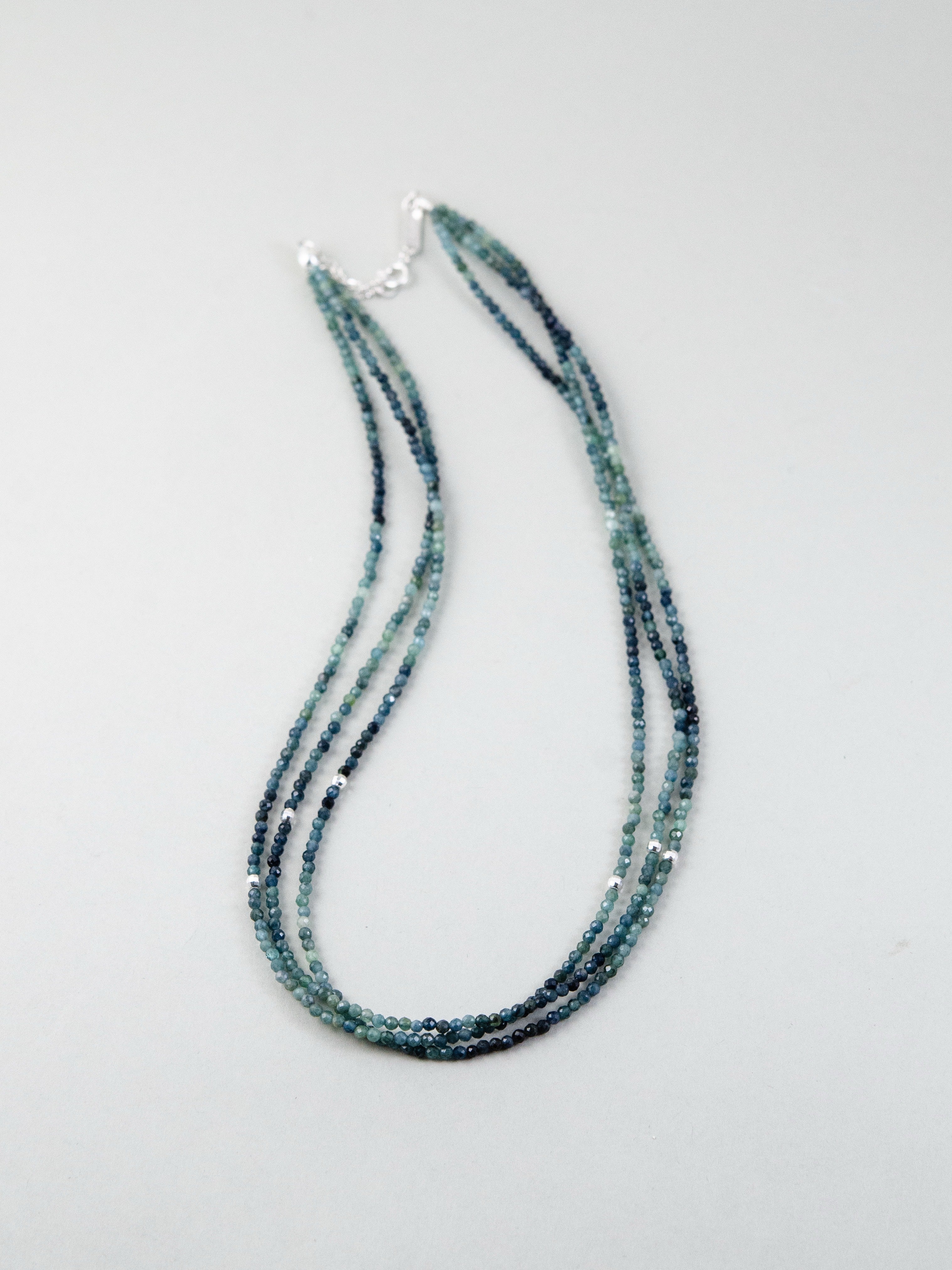ブルートルマリン 3連ネックレス - 【深海の静寂】インディコライトの