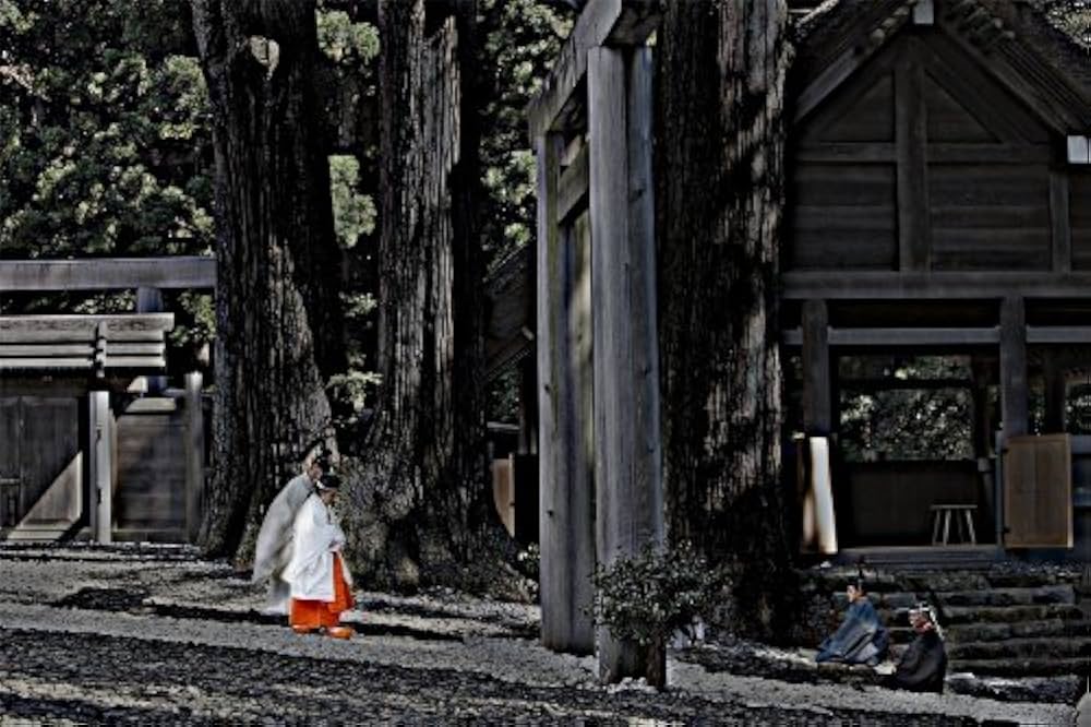 Amazon.co.jp: 伊勢神宮 (講談社文芸ヴィジュアル) (100周年書き下ろし