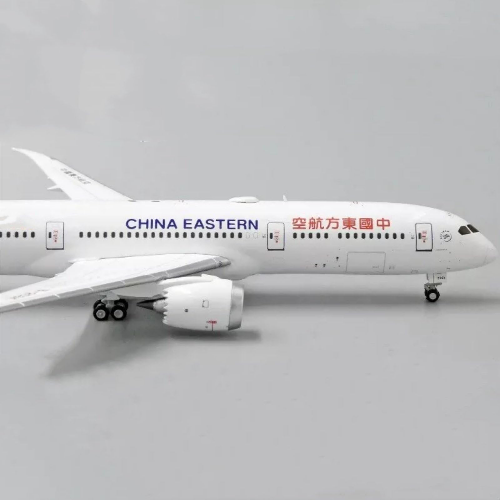 Amazon.co.jp: 1:350中国東方航空B787飛行機模型シミュレーション