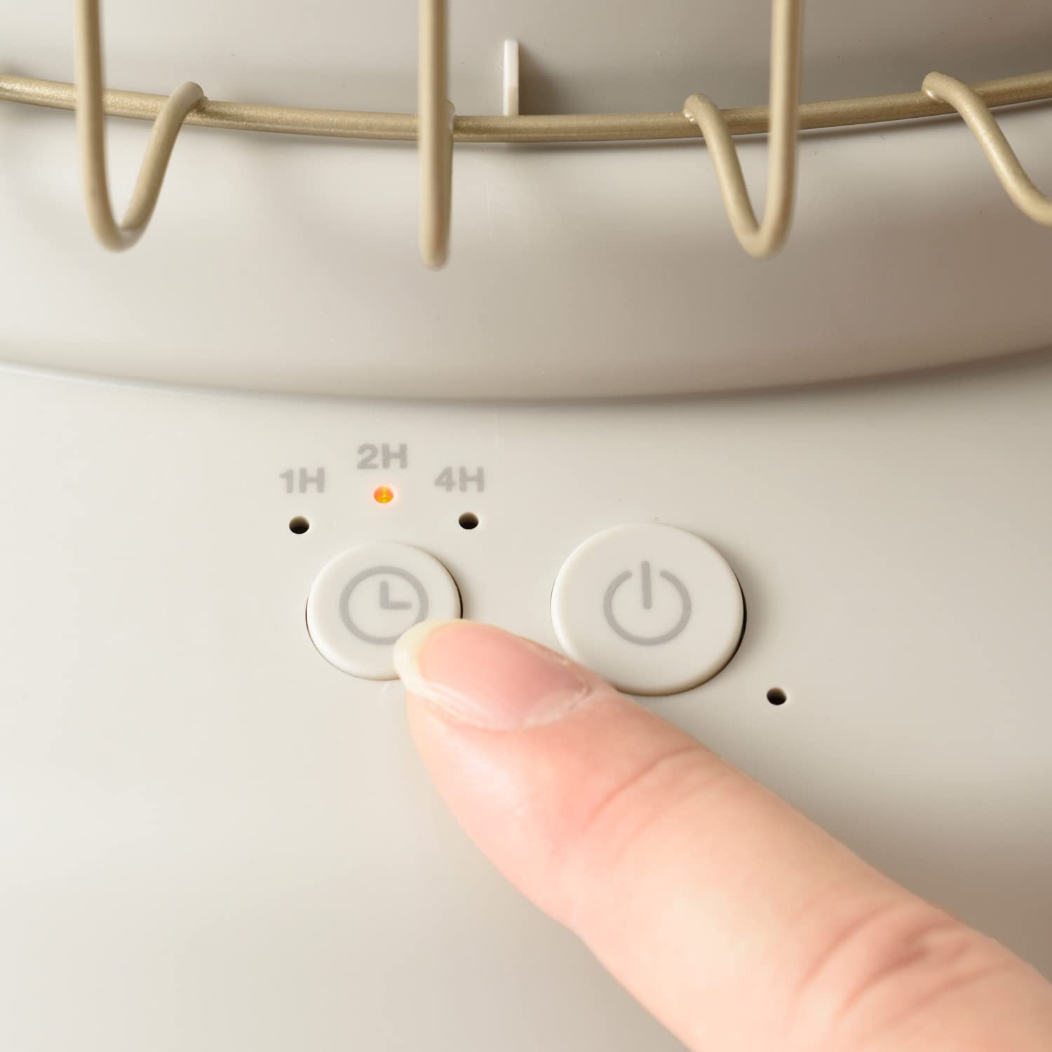 Amazon | [ブルーノ] 全方位型ファンヒーター BOE100 【7760908