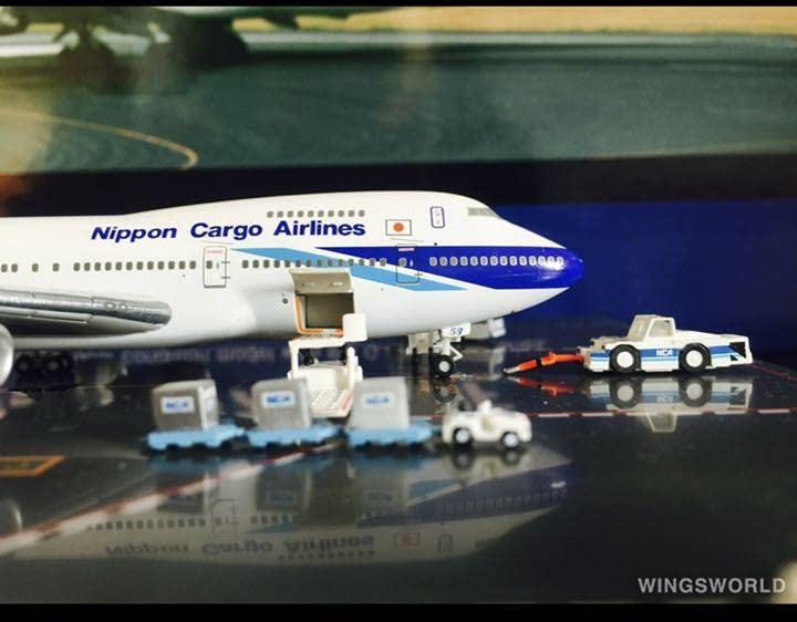 日本貨物航空 747-400F 成田空港ジオラマセット スケール1/400 NCA