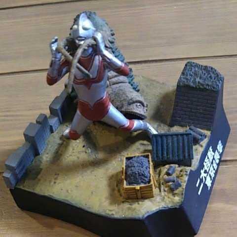 Amazon.co.jp: ウルトラ怪獣戯画 二大怪獣東京を襲撃 ツインテール 対