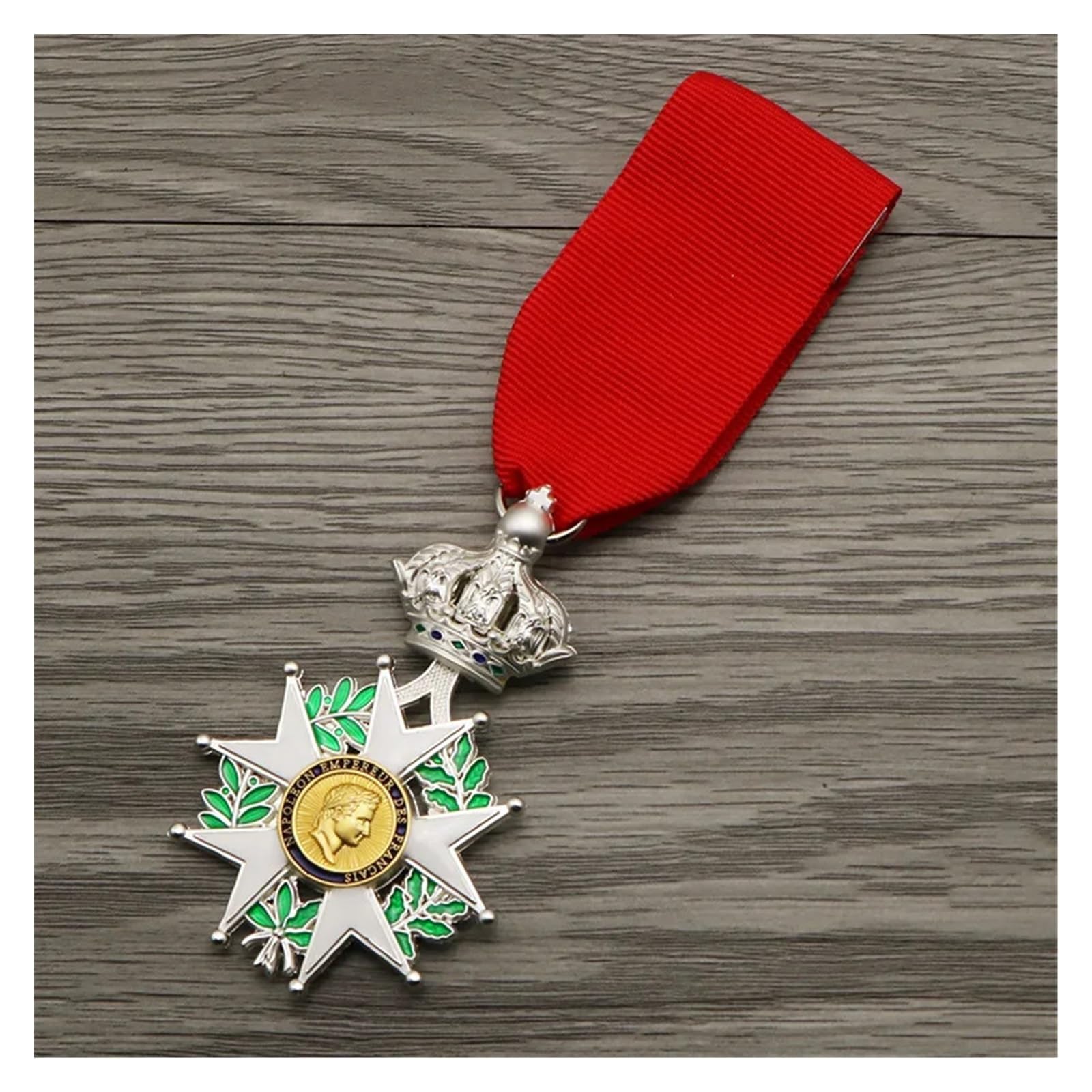 Amazon｜レジオンドヌール勲章とフランス皇帝ナポレオン勲章のレプリカ