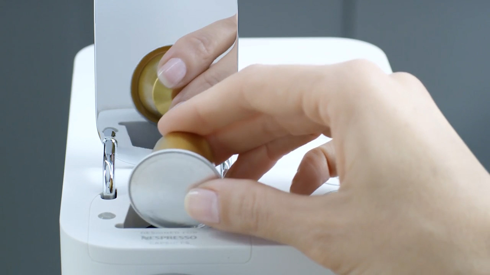 Amazon | ネスプレッソ カプセル式コーヒーメーカー ラティシマ・ワン