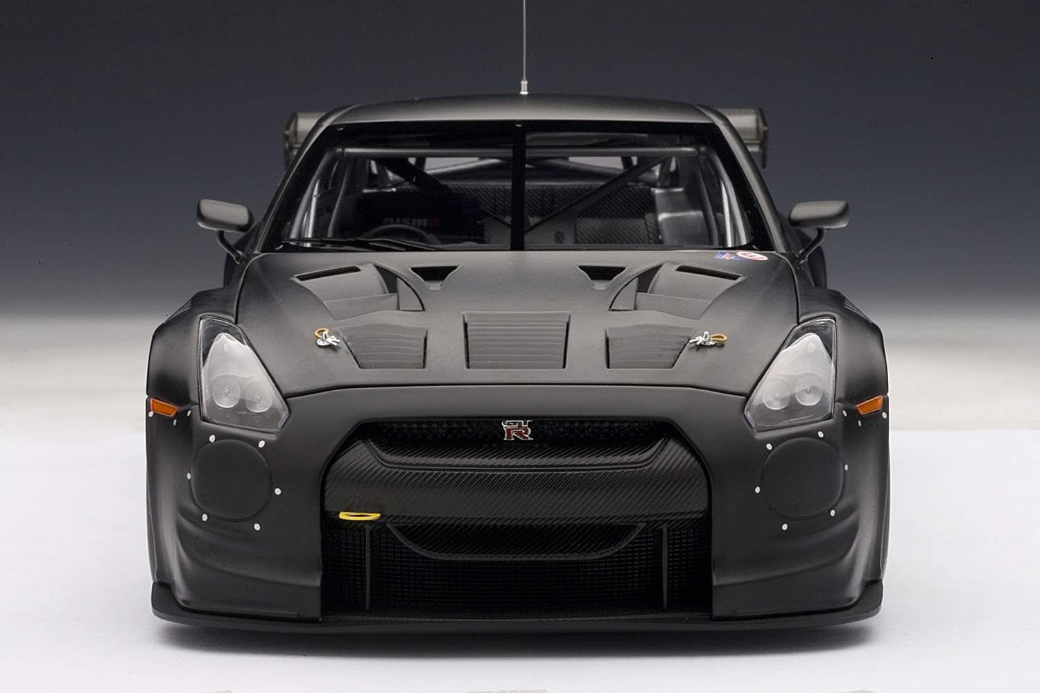 Amazon | AUTOart 1/18 日産 GT-R FIA GT1 '10 (マット・ブラック