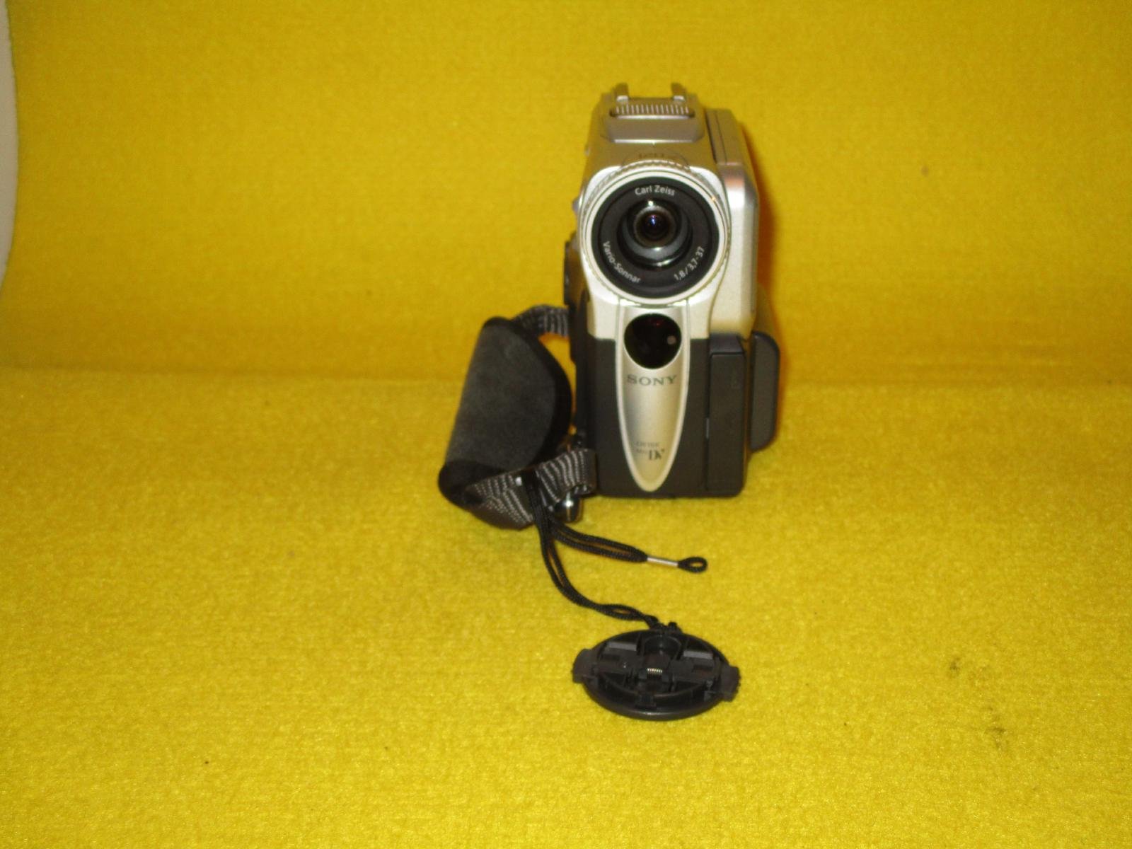 Amazon | SONY DCR-PC101 デジタルビデオカメラ miniDV | ビデオカメラ