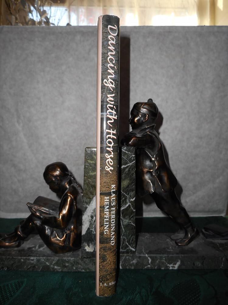 Amazon.co.jp: Dancing with Horses : Hempfling, Klaus Ferdinand: 洋書