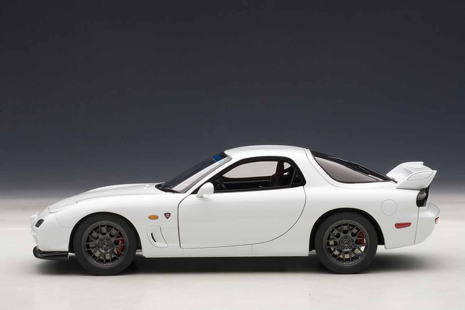 Amazon.co.jp: AUTOart 1/18 マツダ RX-7 (FD) スピリットR タイプA