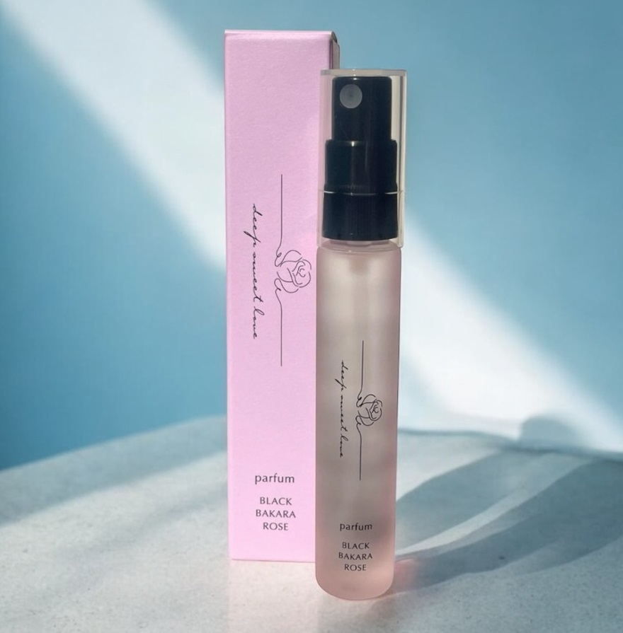 Amazon | 女性用フェロモン香水【ブラックバカラローズ＆イランイラン