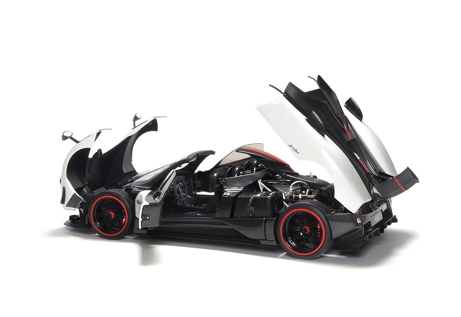 Amazon | ミニカー 1:18 パガーニ ゾンダ チンクエ ロードスター 2009