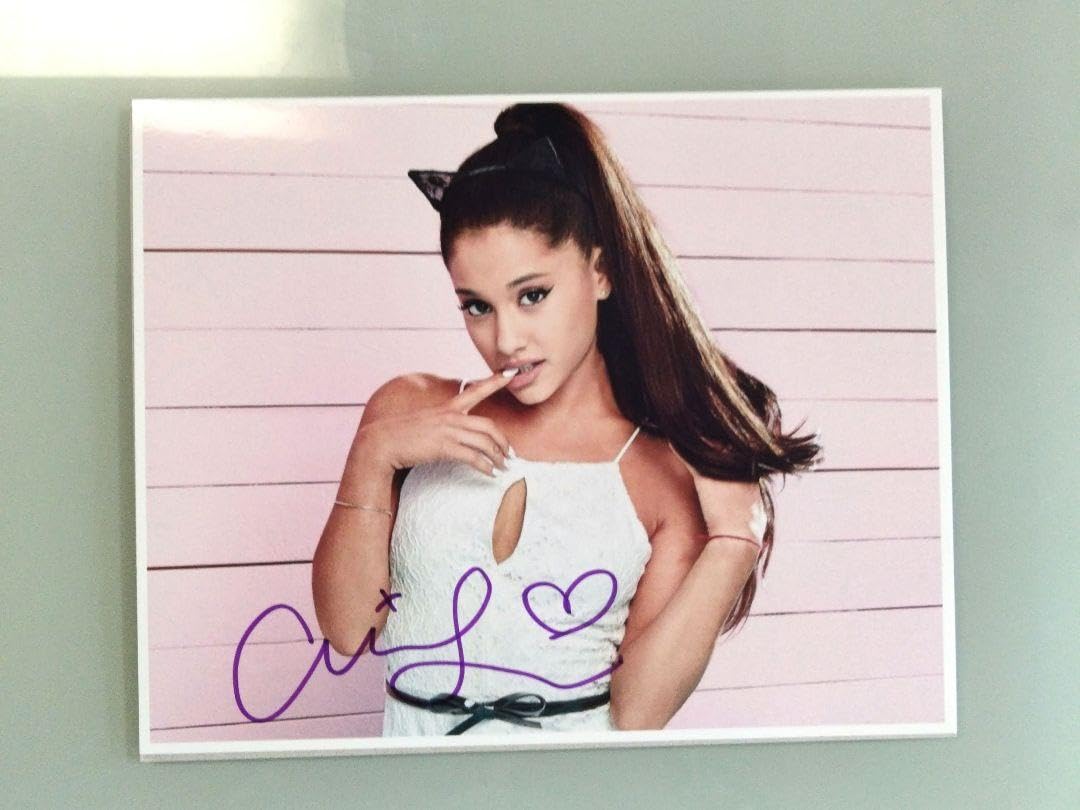 Amazon.co.jp: アリアナ グランデ直筆サイン入り超 大型写真… : おもちゃ