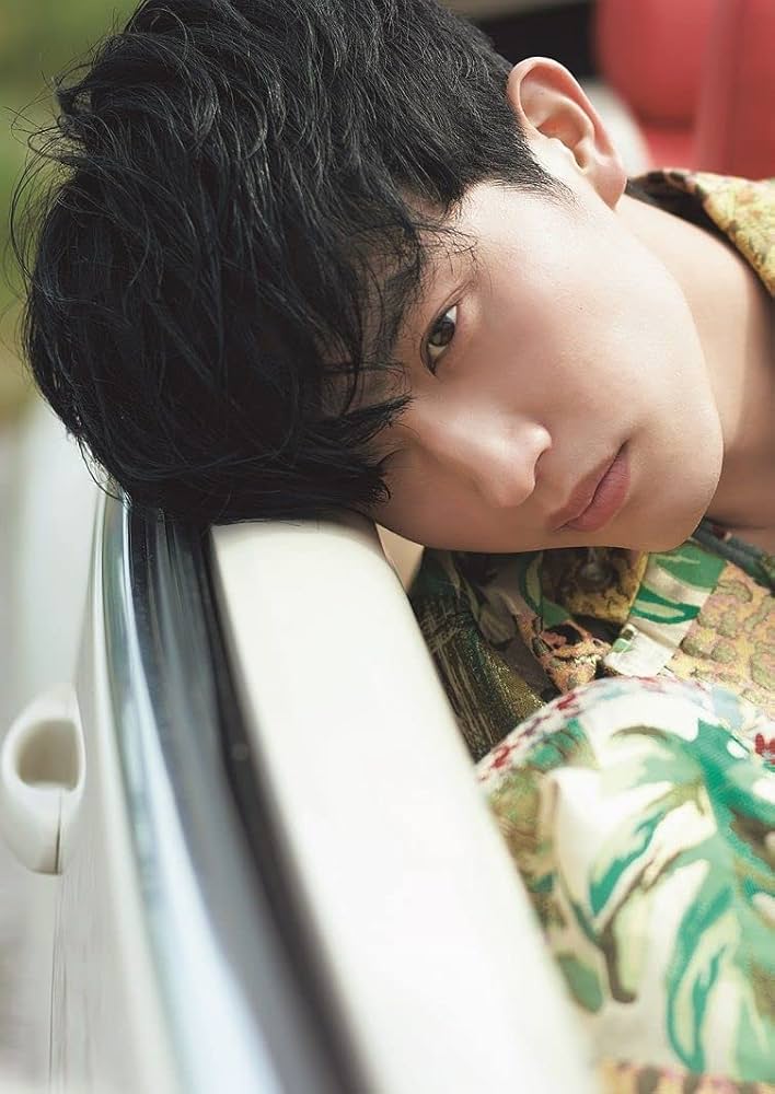 Amazon.co.jp: 【豪華版】杉野遥亮 PHOTOBOOK 『 8 』 ([バラエティ