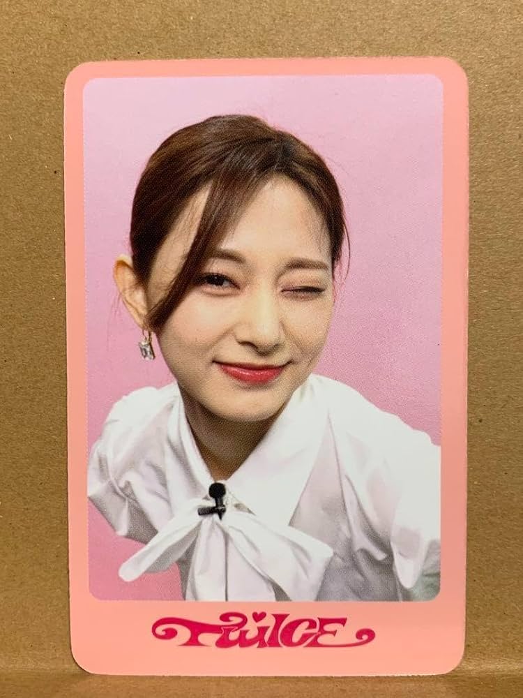 Amazon.co.jp: TWICE トレカ 公式 日本未販売 DICON 裏面サイン入り