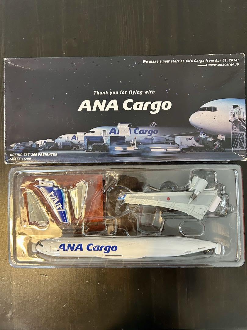 Amazon.co.jp: ANA Cargo ボーイング767-300 模型 scale1:200 : おもちゃ