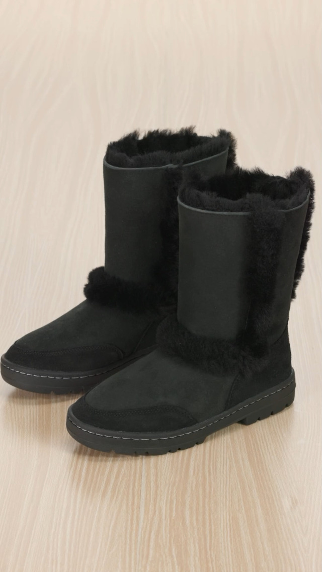 Amazon.com | UGG Women's Sundance Short Ii RevivalBoot, Black, 05