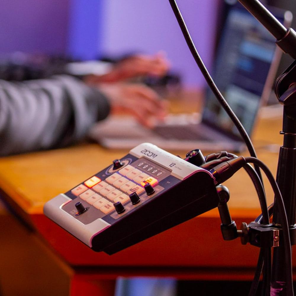 Amazon.com: Zoom V3 Vocal Processor with Harmony, Pitch Correction