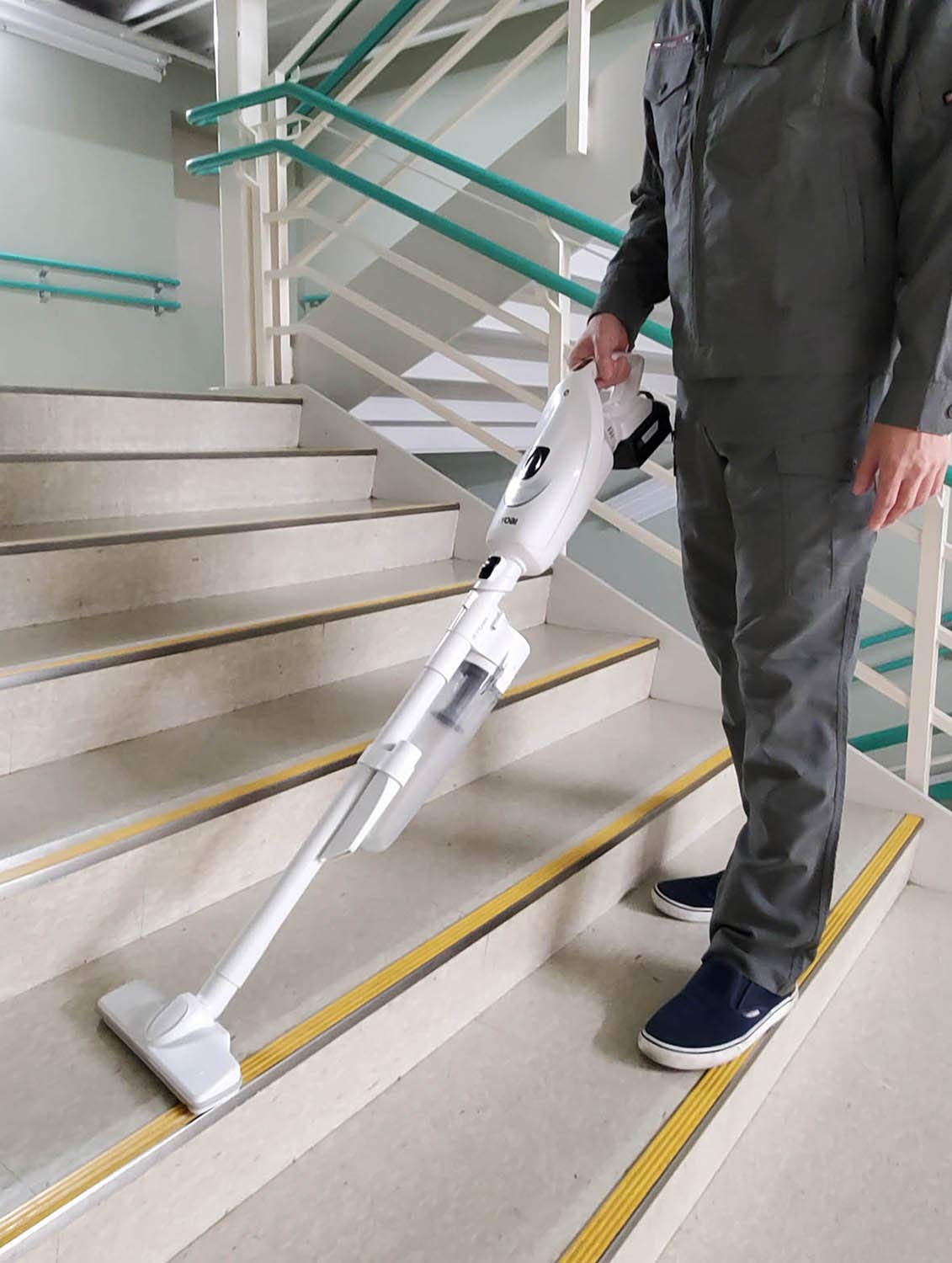 Amazon.co.jp: 京セラ(Kyocera) 旧リョービ 充電式クリーナー BHC-180