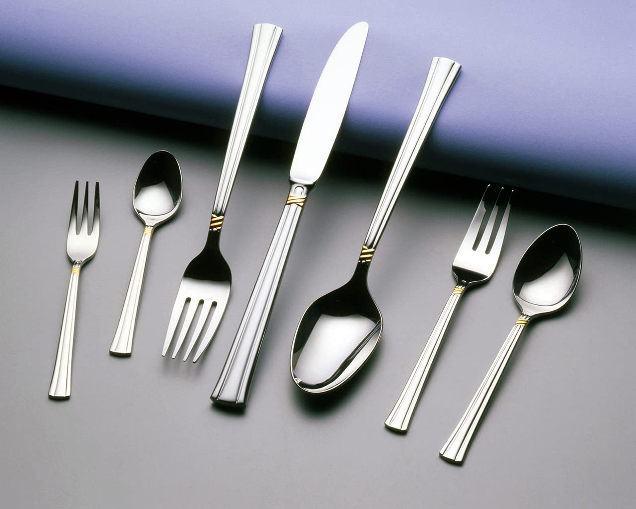 Amazon｜ラッキーウッド カトラリーセット 日本製 エメラルド金彩