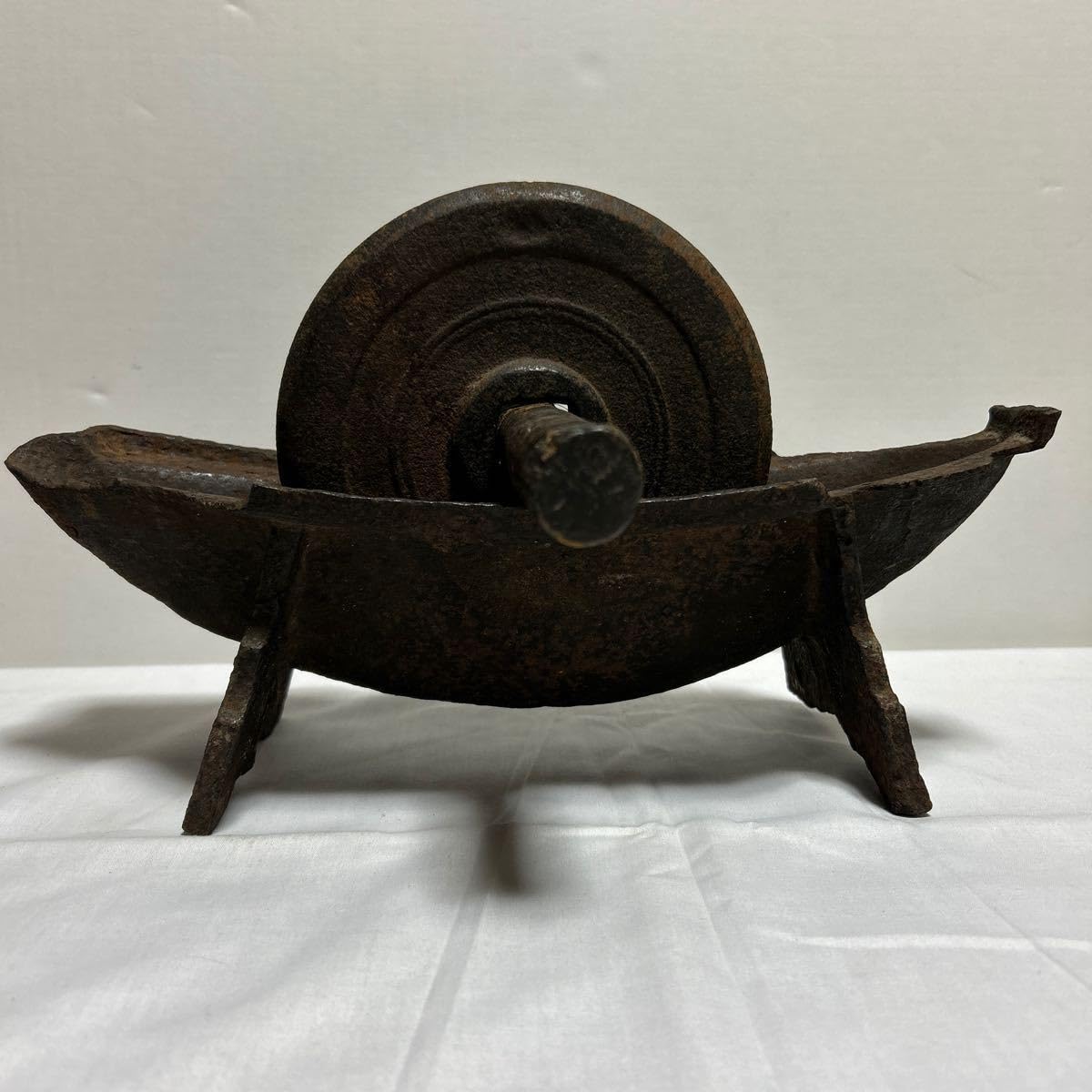 Amazon.co.jp: 薬研やげん古道具古民具鉄製薬碾薬卸漢方薬すり鉢骨董